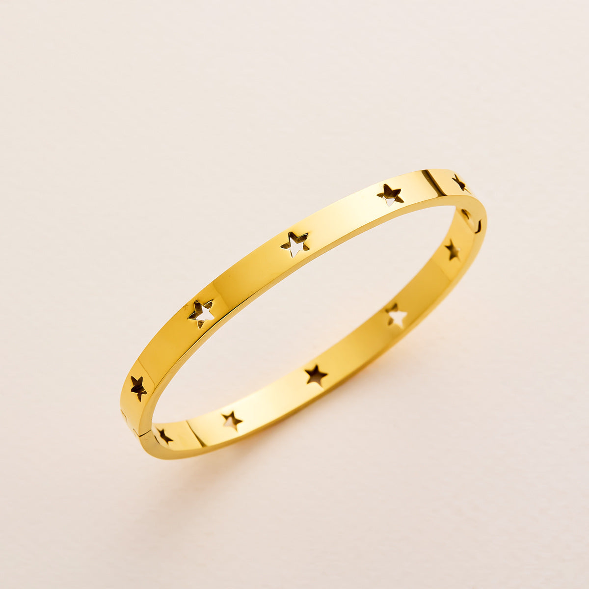 Fashion Men's And Women's Hollow Pentagram Bracelet Titanium Steel - Chic Angle